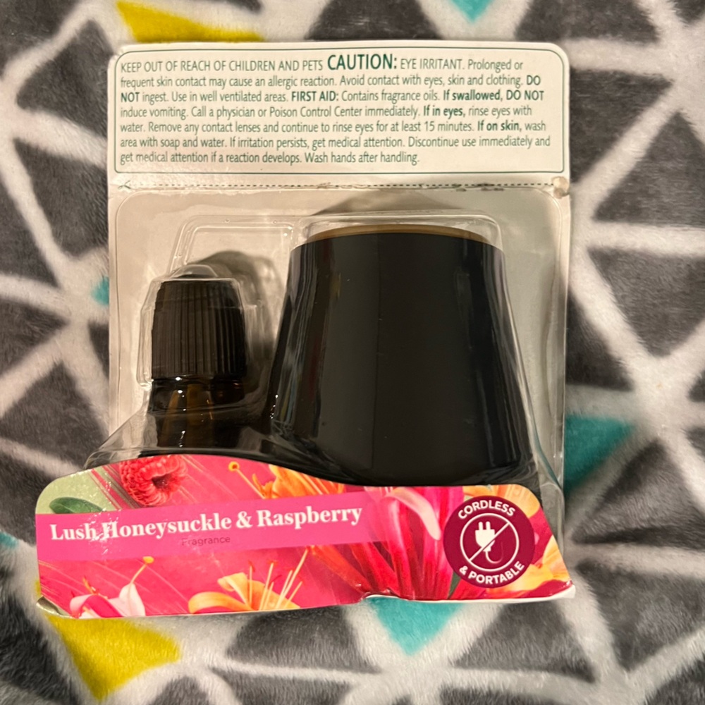 Lush Honeysuckle & Raspberry air wick essentials diffuser - Picture 2 of 3